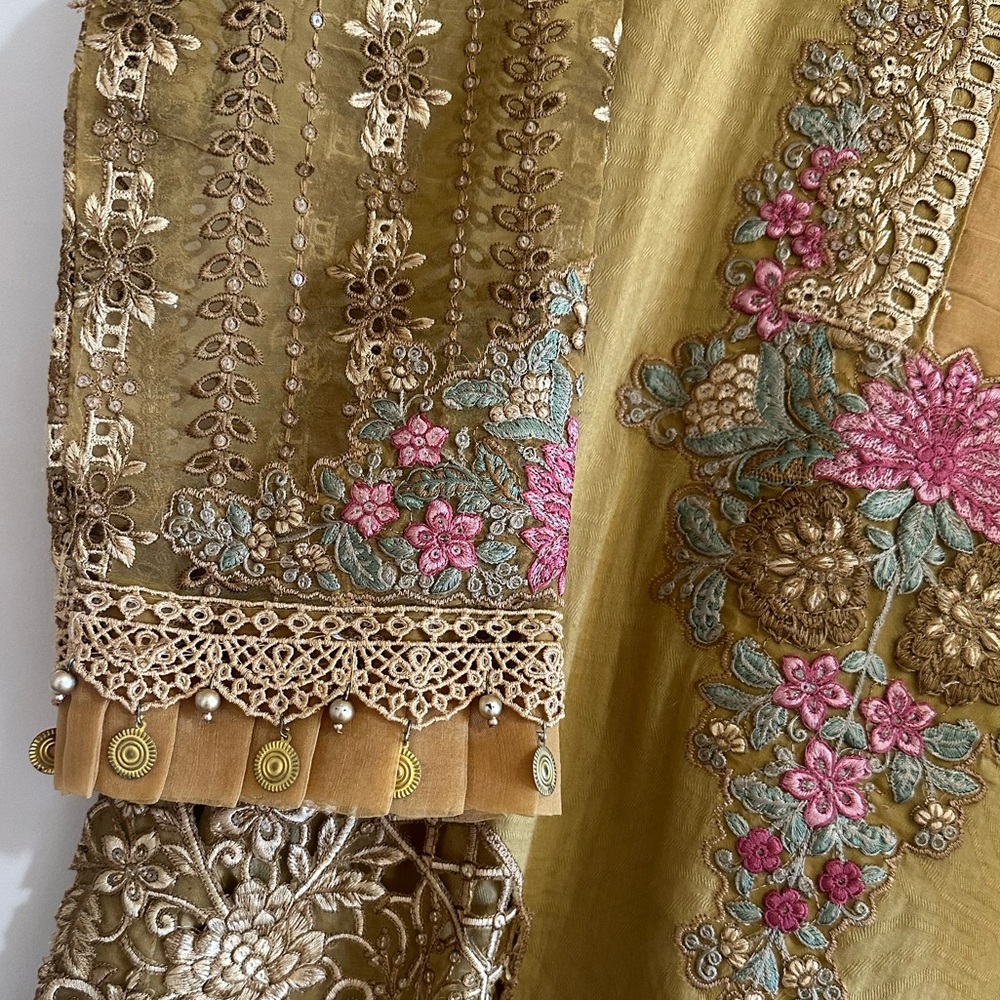 Chic Yellow Floral Kurta Set with Dupatta - Picture 7 of 10